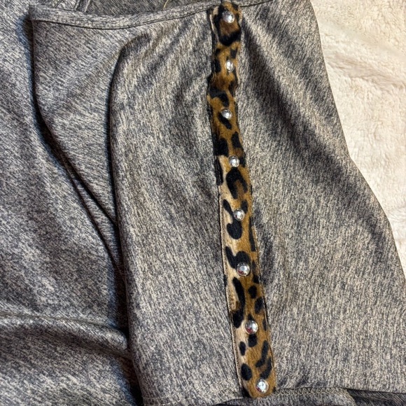 Apt. 9 Gray Brown Heathered Top with Leopard Shoulder Detail Medium Smooth - Picture 16 of 16